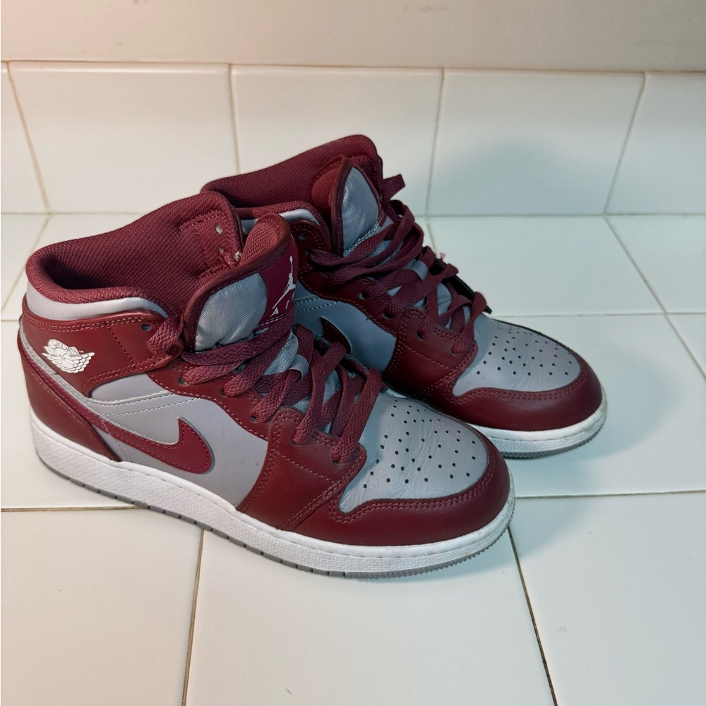 PRISTINE Nike Kids Air Jordan Mid Tops in Maroon & Gray size 5.5Y